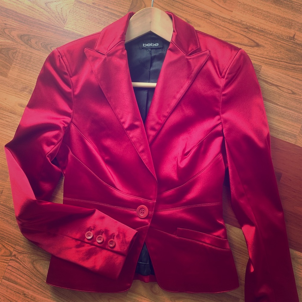 POWER FEMME CROPPED BEBE BLAZER